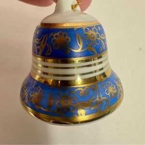 Vintage ceramic small bell ornament. Approx 1.25”H x 1.75” diameter